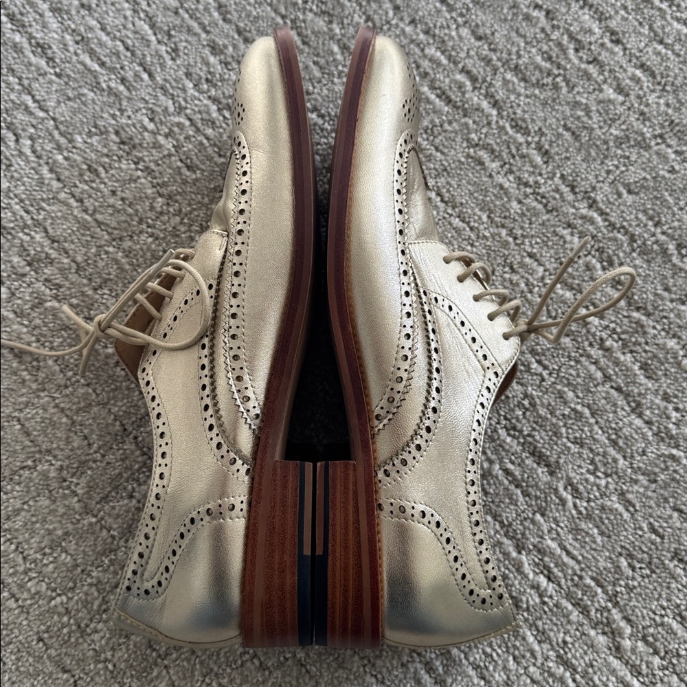 Banana Republic Metallic Leather Brogue Oxfords | Size 9 | Polished Neutral Flat - Picture 5 of 9